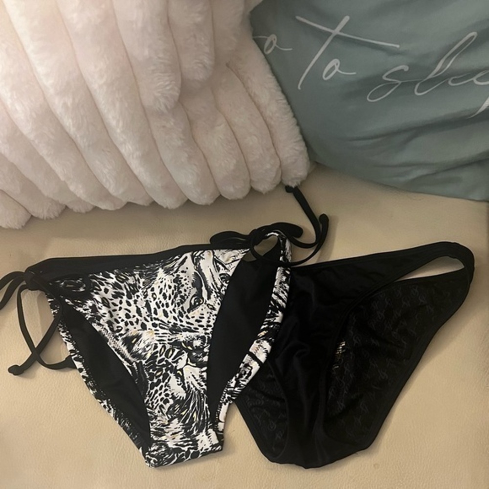 NWOT 2 Bikini Bottoms - S